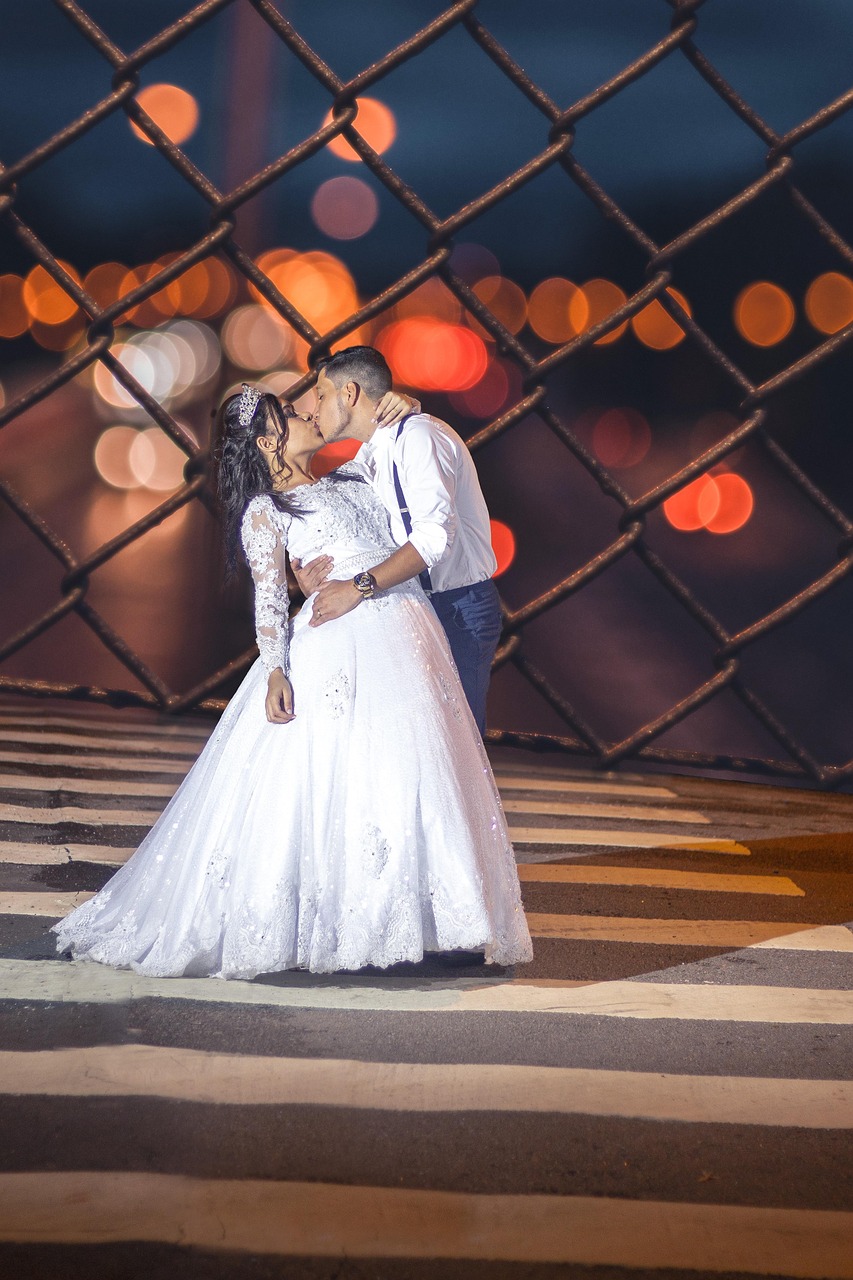 四月結(jié)婚后的甜蜜戀愛故事，從戀愛到相伴的旅程